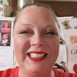 Meet your Posher, Carrie